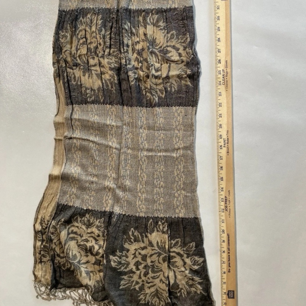 GOOD Lot Of 3 Women’s Scarfs, Floral, Pink & Gray, Sheer & Thick Scarfs - Picture 7 of 15